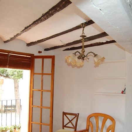 Casa De Amparo Y Jose Manuel Guest House Pavies Bagian luar foto