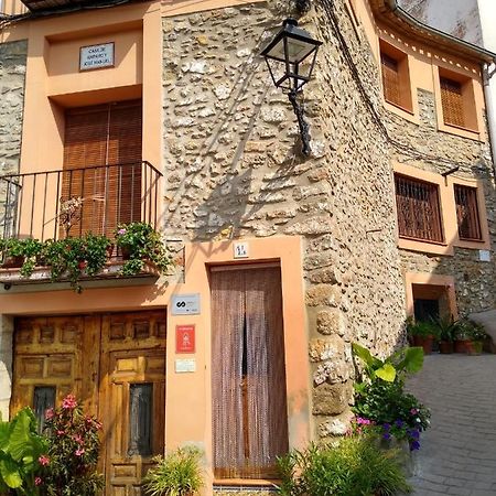 Casa De Amparo Y Jose Manuel Guest House Pavies Bagian luar foto
