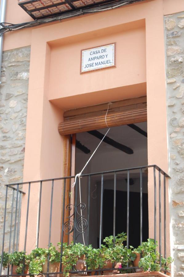 Casa De Amparo Y Jose Manuel Guest House Pavies Bagian luar foto