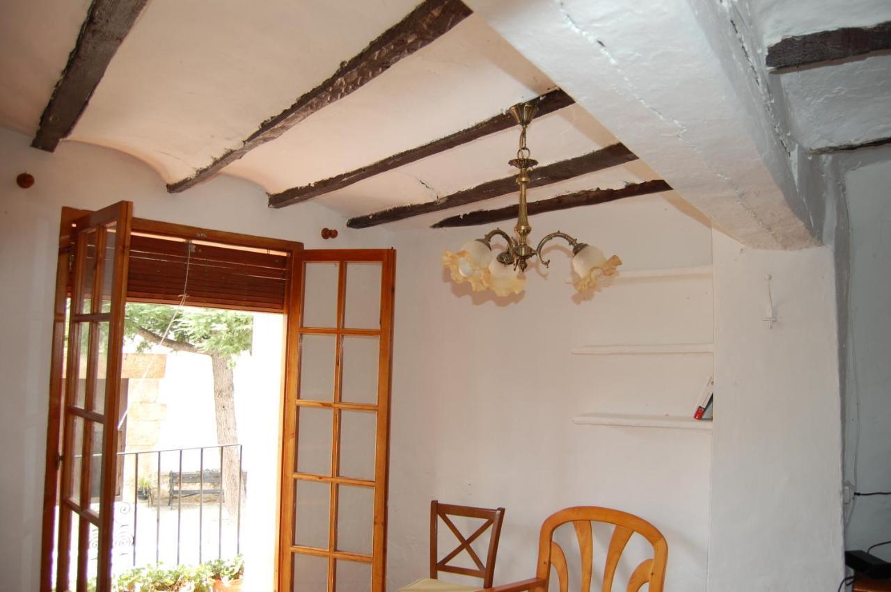 Casa De Amparo Y Jose Manuel Guest House Pavies Bagian luar foto