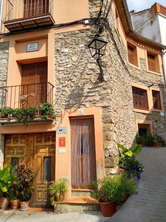 Casa De Amparo Y Jose Manuel Guest House Pavies Bagian luar foto