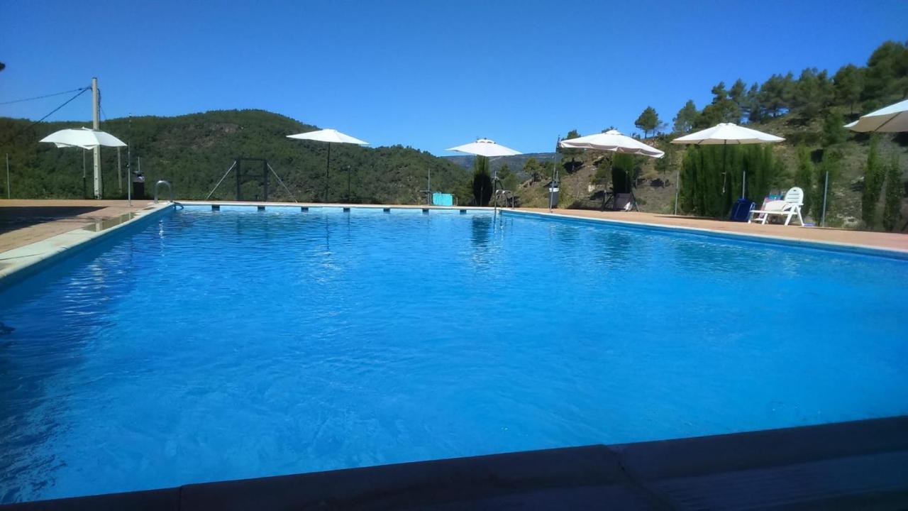 Casa De Amparo Y Jose Manuel Guest House Pavies Bagian luar foto