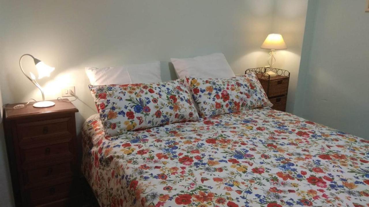 Casa De Amparo Y Jose Manuel Guest House Pavies Bagian luar foto